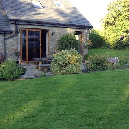 Bed and Breakfast Beudy Bach Cross Hands Экстерьер фото