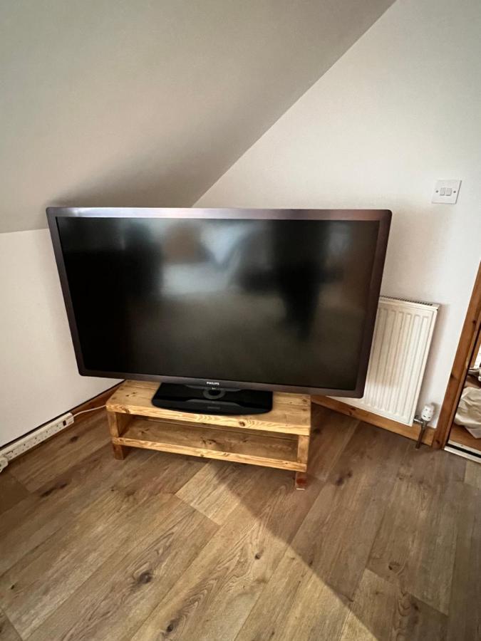 Bed and Breakfast Beudy Bach Cross Hands Экстерьер фото