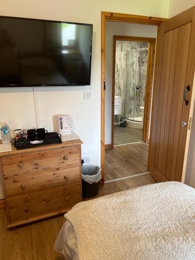 Bed and Breakfast Beudy Bach Cross Hands Экстерьер фото