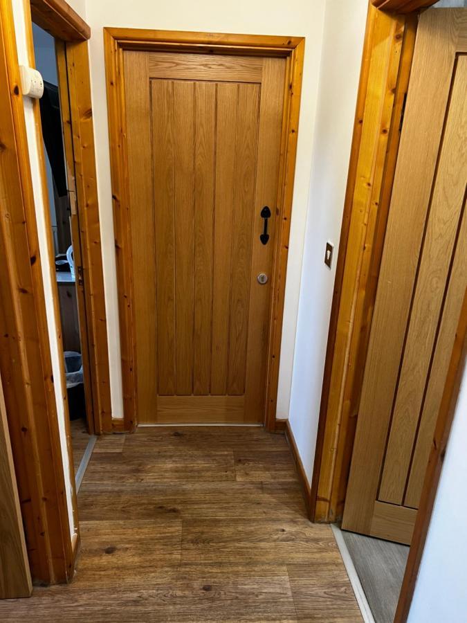 Bed and Breakfast Beudy Bach Cross Hands Экстерьер фото