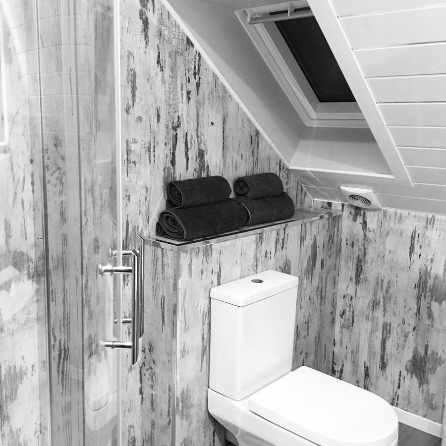 Bed and Breakfast Beudy Bach Cross Hands Экстерьер фото